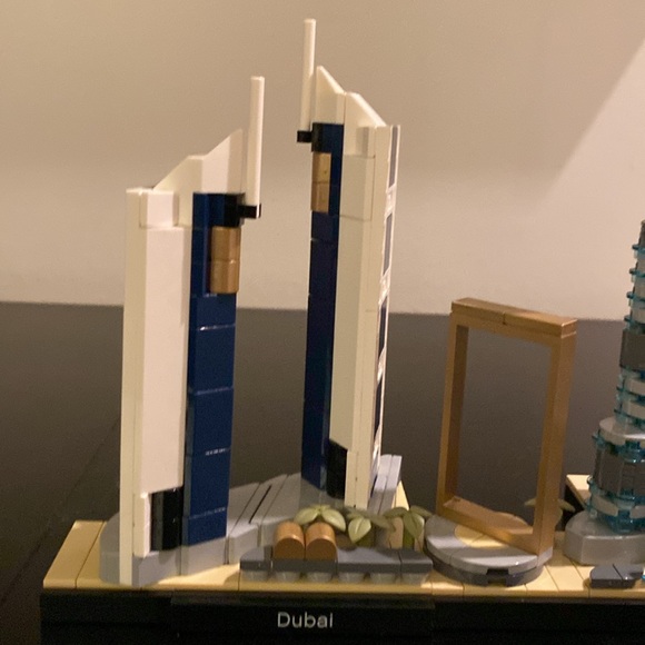 Retired Lego Architecture Skyline Collection Dubai 21052 - Picture 3 of 9